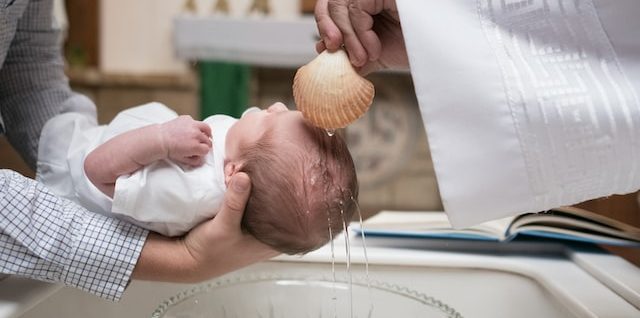 Die Taufe: Tipps & Wissenswertes zum Ablauf