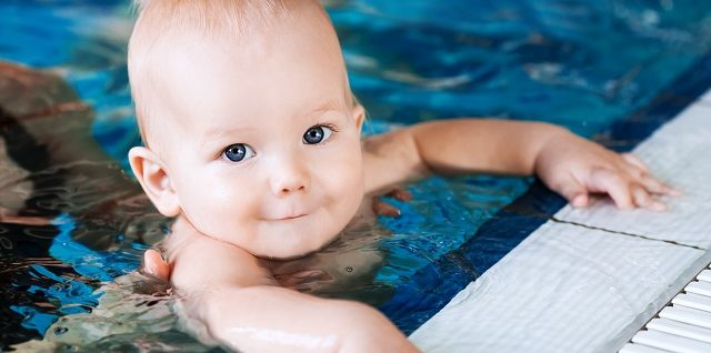 Babyschwimmen – weit mehr als nur Planschen!
