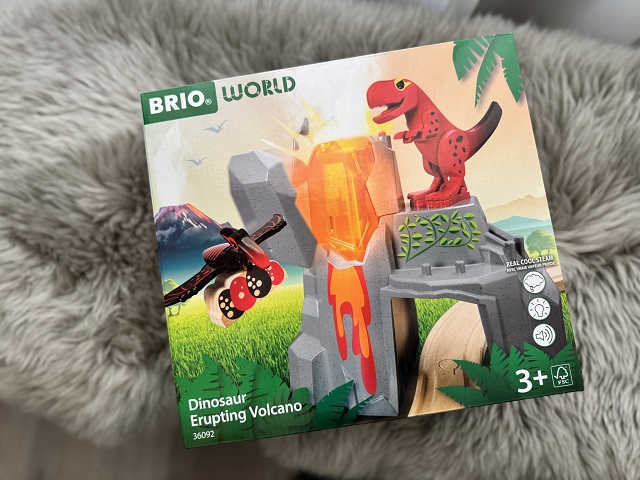 BRIO-World-Erupting-Volcano