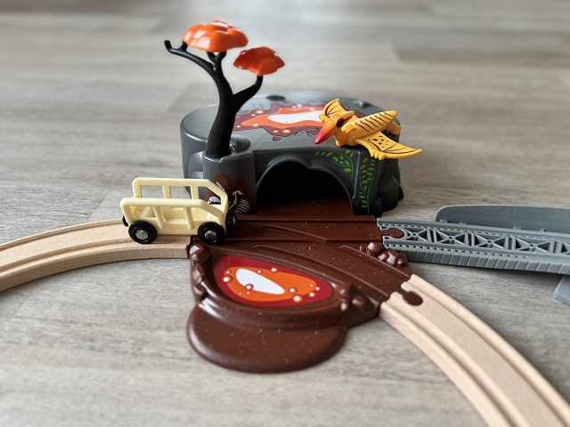 Brio-Landschaft-Dinos